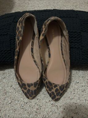 Old Navy Leopard Print Pointed Toe Flats in Brown and Black